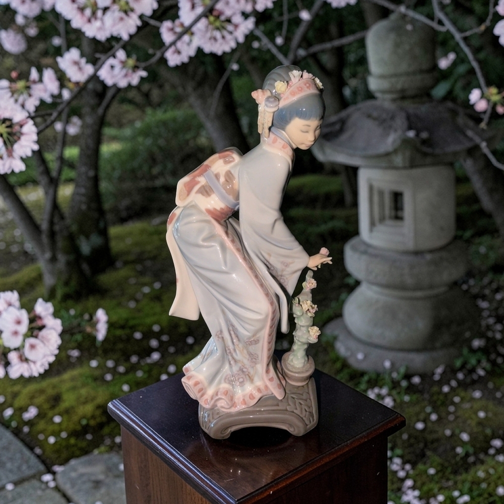 Lladro Figurine "JAPANESE TRADITIONAL GEISHA GIRL" #1449 Retired 1998 Mint - Picture 4 of 7